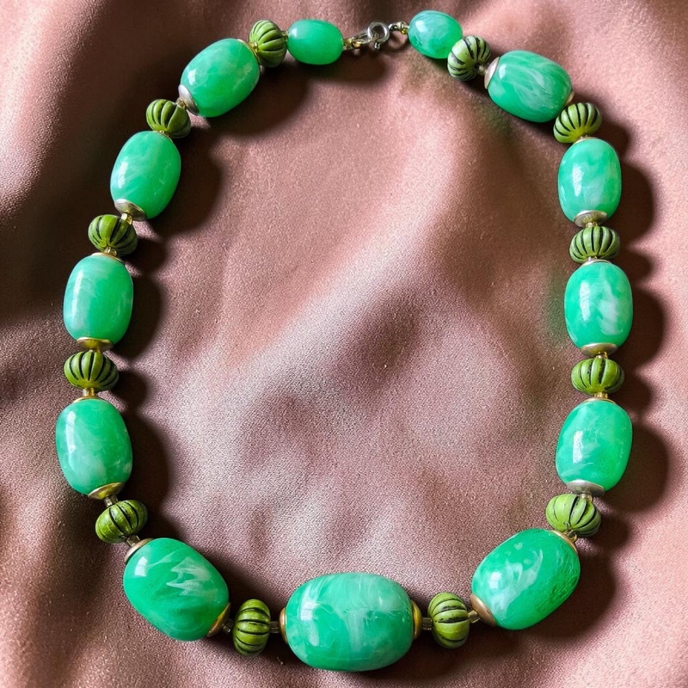 Vintage Green Swirled Lucite Bead Necklace Melon Spacer Beads 20"‎
